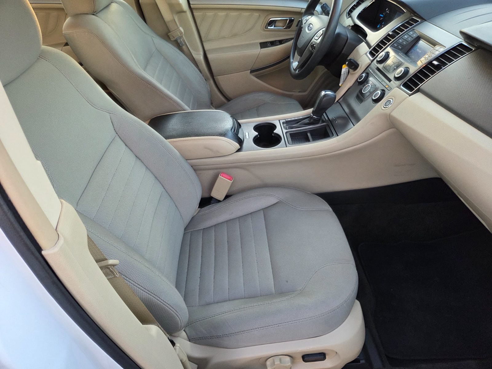 Used 2015 Ford Taurus SE FWD image 15