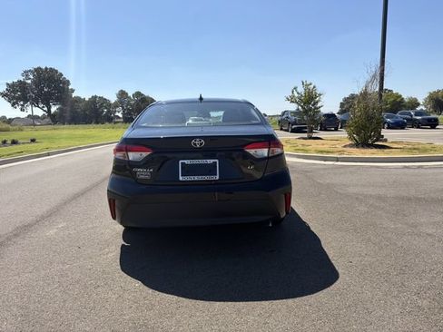 Used 2025 Toyota Corolla LE FWD image 4