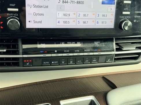 Certified 2024 Toyota Sienna XLE image 5