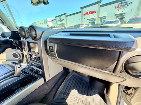 Used 2004 HUMMER H2 w/ Preferred Equipment Group AWD/4WD image 28