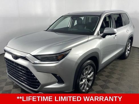 Used 2024 Toyota Grand Highlander FWD image 3