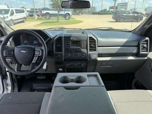 Used 2017 Ford F250 XL w/ Power Equipment Group AWD/4WD image 19
