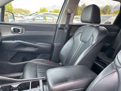 Used 2023 Kia Sorento S w/ Panoramic Sunroof Package AWD/4WD image 5