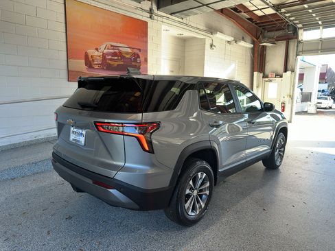 Used 2025 Chevrolet Equinox LT image 4