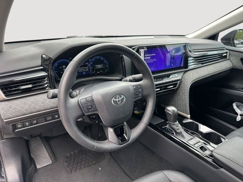 Used 2025 Toyota Camry XLE FWD image 11