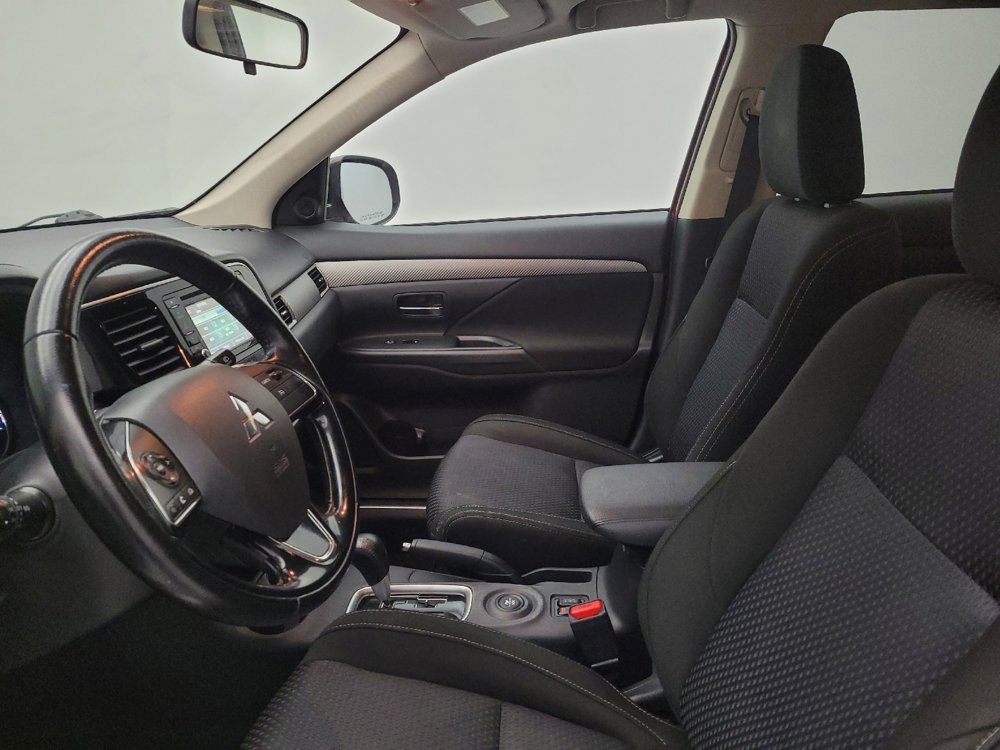 Used 2016 Mitsubishi Outlander SE AWD/4WD image 17
