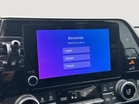 Used 2023 Toyota Highlander L FWD image 12