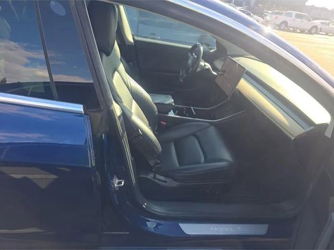 Used 2019 Tesla Model 3 Standard Range image 6