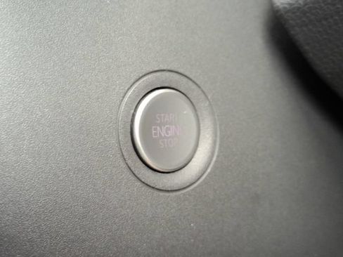 Used 2023 Volkswagen ID.4 Pro RWD image 40