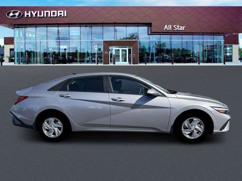 New 2026 Hyundai Elantra SE image 11