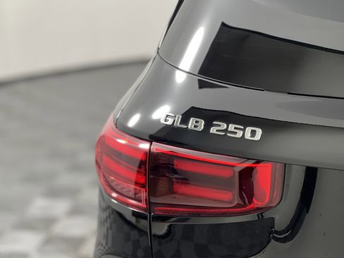 Used 2026 Mercedes-Benz GLB 250 4MATIC image 11