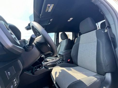 Used 2021 Toyota Tacoma TRD Sport w/ Technology Package AWD/4WD image 11