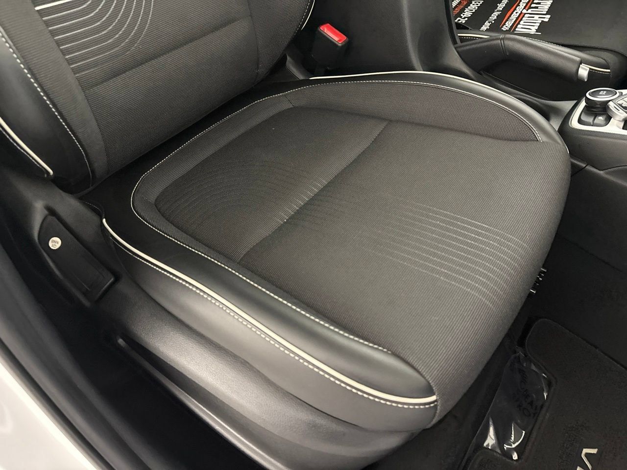 Used 2022 Hyundai Venue Limited FWD image 31