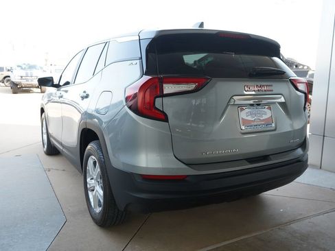 Used 2024 GMC Terrain SLE AWD/4WD image 10