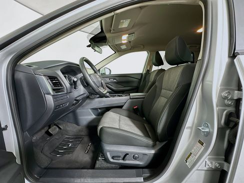 Used 2025 Nissan Rogue SV image 13