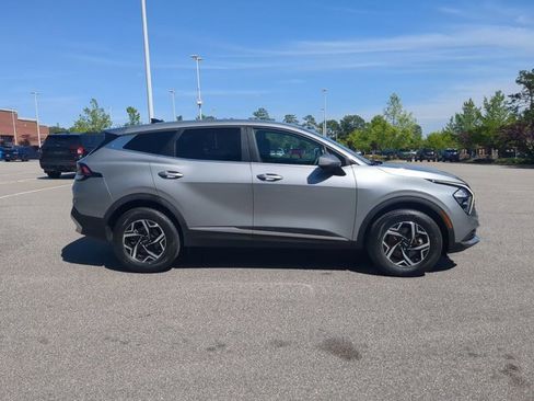 Used 2023 Kia Sportage LX AWD/4WD image 3