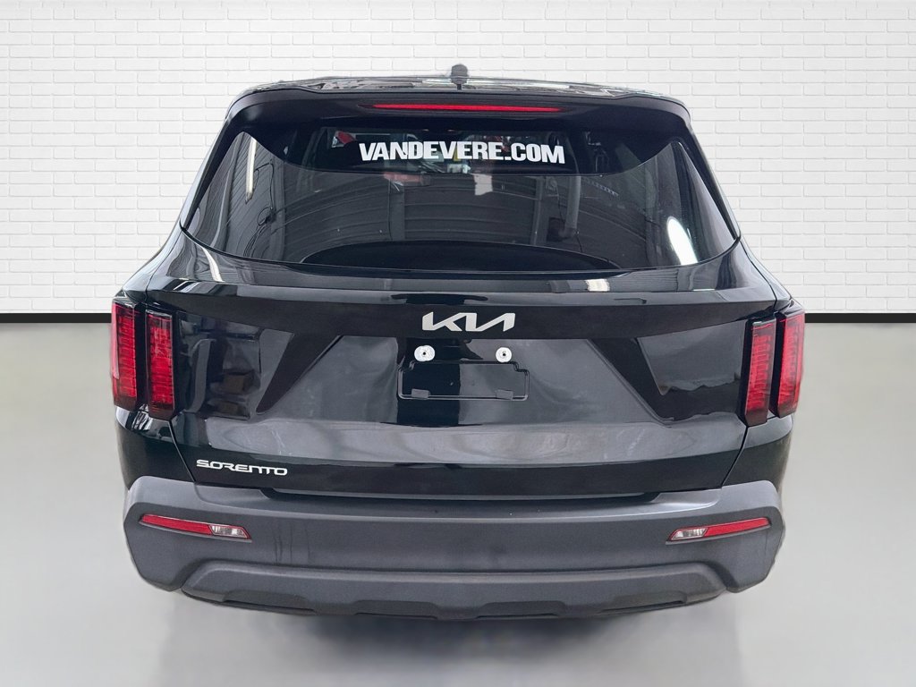 Used 2023 Kia Sorento LX FWD image 8