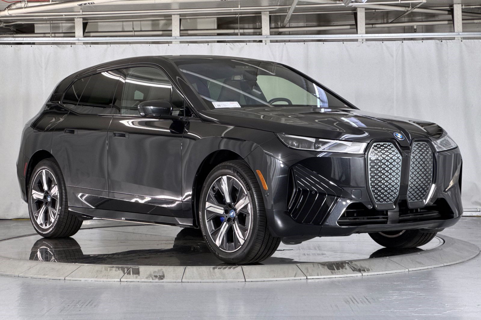 Used 2025 BMW iX xDrive50 AWD/4WD image 7