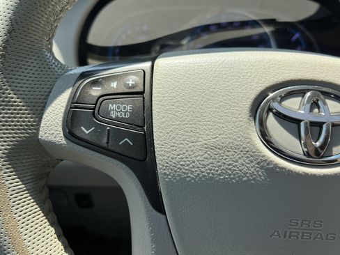 Used 2012 Toyota Sienna XLE FWD image 19