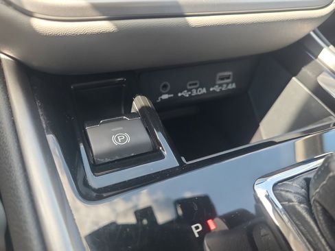 Used 2024 Subaru Outback Premium image 22