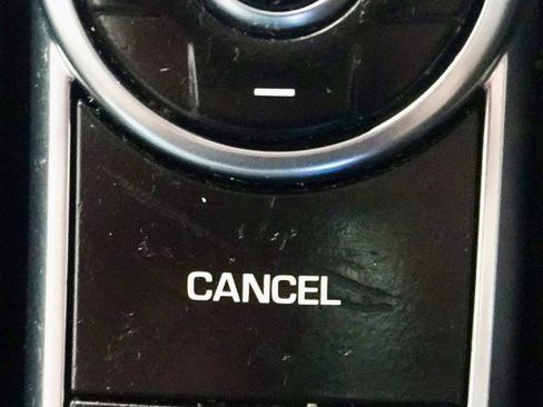 Used 2014 Land Rover Range Rover Sport HSE image 32