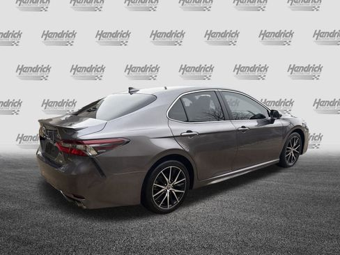 Used 2023 Toyota Camry SE image 10