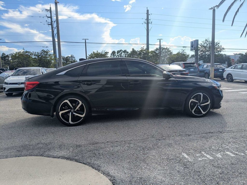 Used 2018 Honda Accord Sport image 7