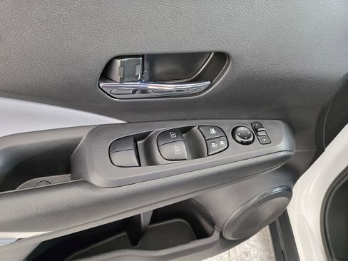 Used 2022 Nissan Kicks SR w/ Premium Package FWD image 24