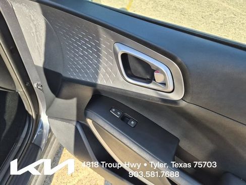 Certified 2025 Kia Soul LX w/ LX Technology Package FWD image 13