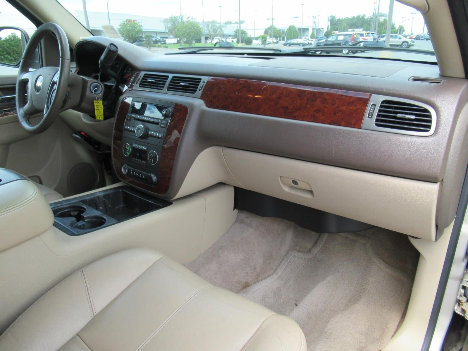 Used 2011 Chevrolet Suburban LT RWD image 11