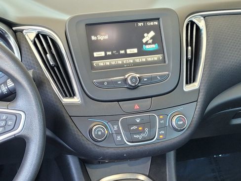Used 2018 Chevrolet Malibu LT FWD image 15