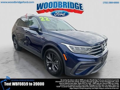 Used 2022 Volkswagen Tiguan SE w/ Panoramic Sunroof Package