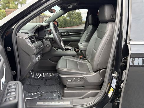 Used 2023 GMC Yukon XL Denali w/ Advanced Technology Package AWD/4WD image 12