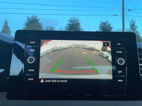 Used 2025 Volkswagen Jetta SE image 17