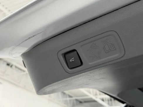 Used 2019 Lincoln Navigator L Select w/ Cargo Package AWD/4WD image 37