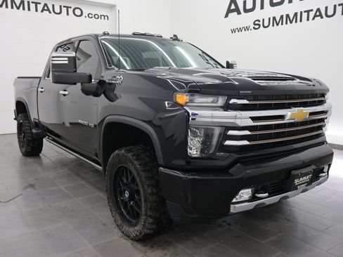 Used 2023 Chevrolet Silverado 2500 High Country image 2