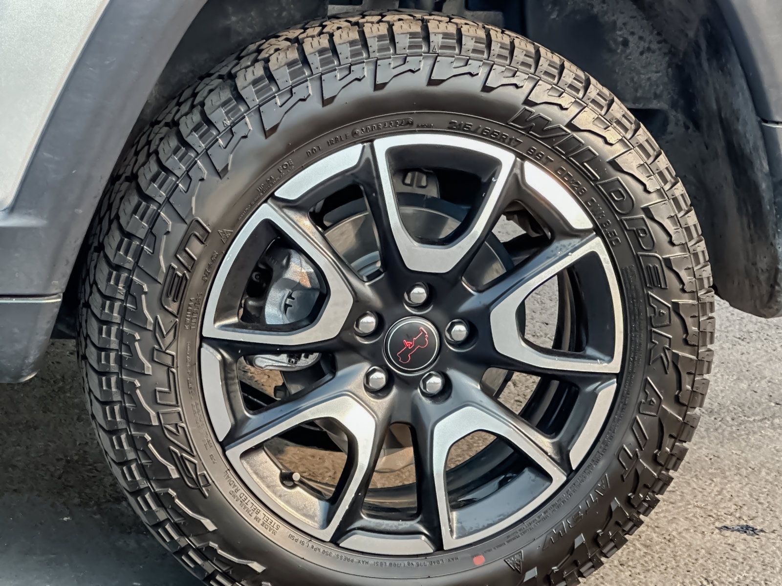 Used 2025 Jeep Compass Trailhawk AWD/4WD image 25