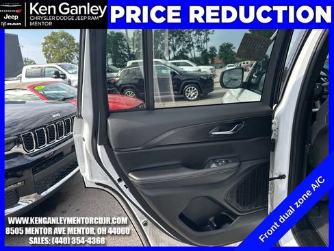 Certified 2025 Jeep Grand Cherokee Laredo AWD/4WD image 22