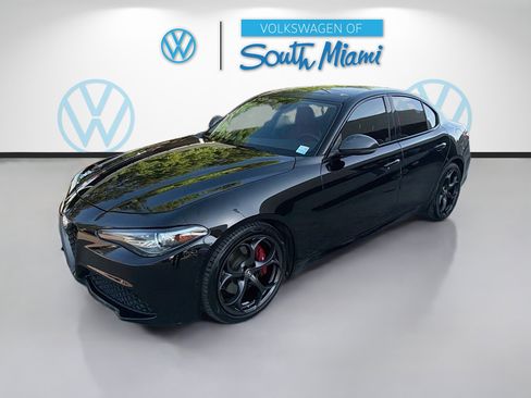 Used 2019 Alfa Romeo Giulia w/ Quick Order Package 22K Sport RWD image 3