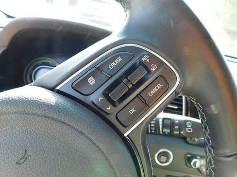 Used 2019 Kia Niro S Touring image 21