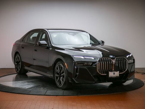 Certified 2023 BMW 740i w/ Parking Assistance Package RWD image 6