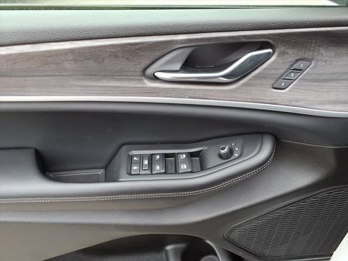 Used 2024 Jeep Grand Cherokee L Limited w/ Luxury Tech Group II image 19