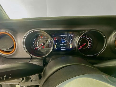 Certified 2022 Jeep Gladiator Mojave w/ Cold Weather Group image 14