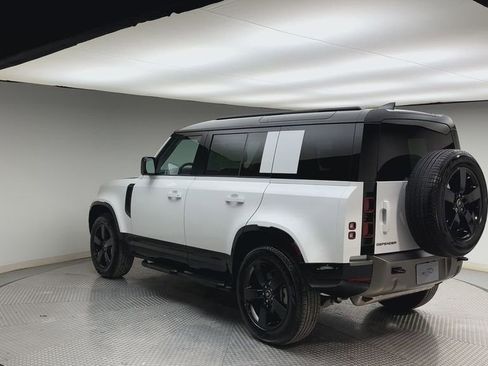 Certified 2025 Land Rover Defender 110 X-Dynamic SE image 4