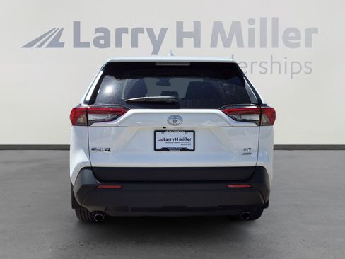 Used 2023 Toyota RAV4 LE AWD/4WD image 4