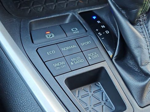 Used 2019 Toyota RAV4 XLE image 10