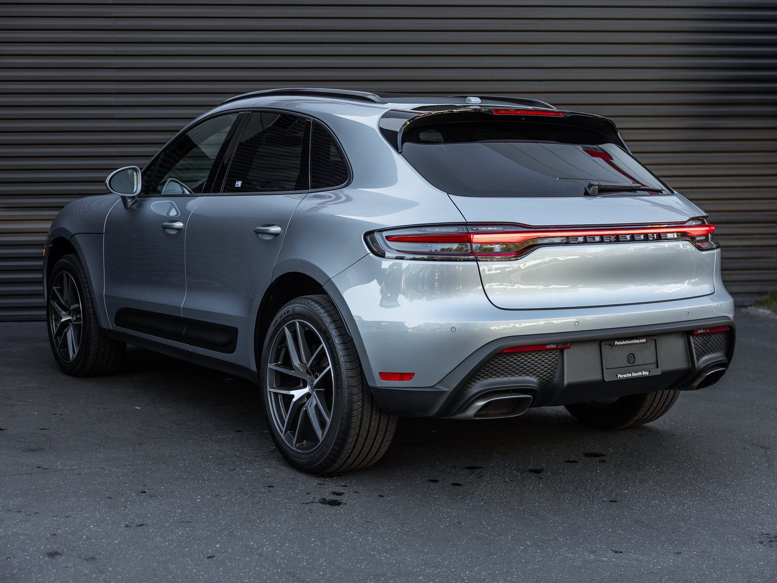 Certified 2026 Porsche Macan AWD/4WD image 3