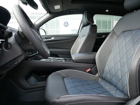 New 2026 Volkswagen Atlas Cross Sport SEL Premium R-Line AWD/4WD image 4