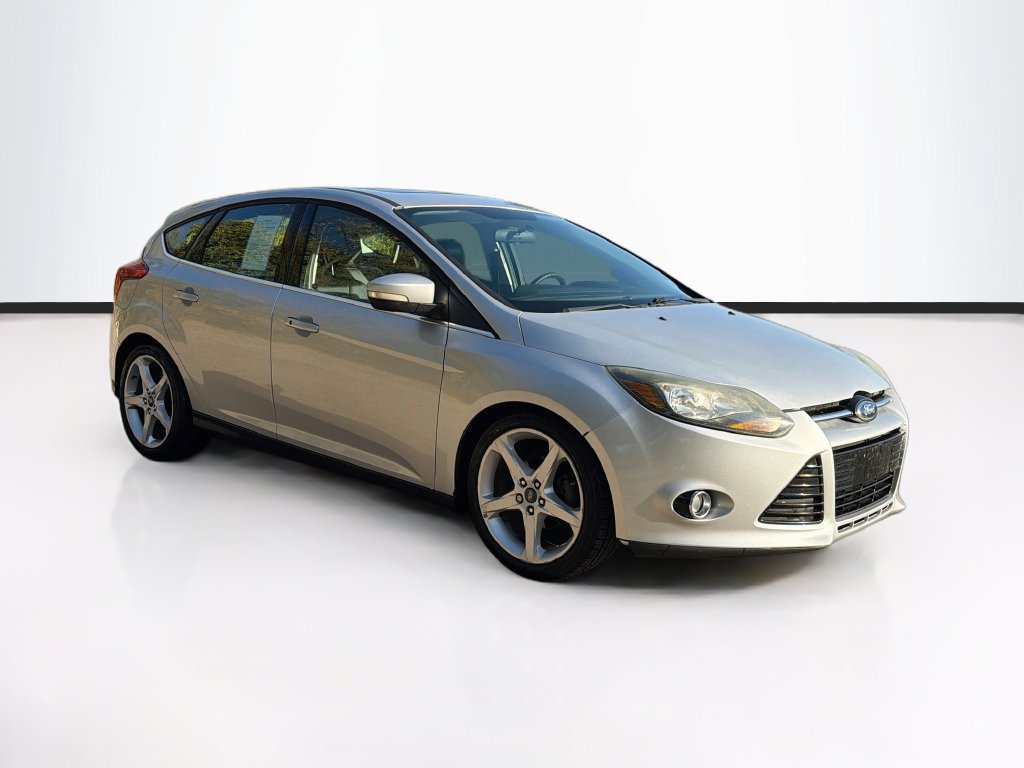 Used 2014 Ford Focus Titanium w/ Luxury Package FWD image 3