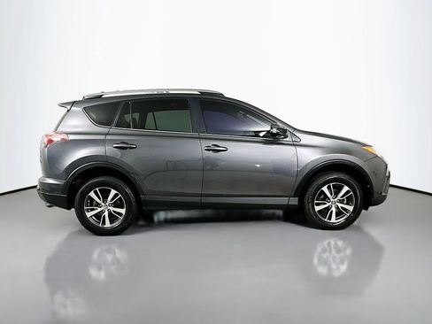 Used 2018 Toyota RAV4 XLE FWD image 9